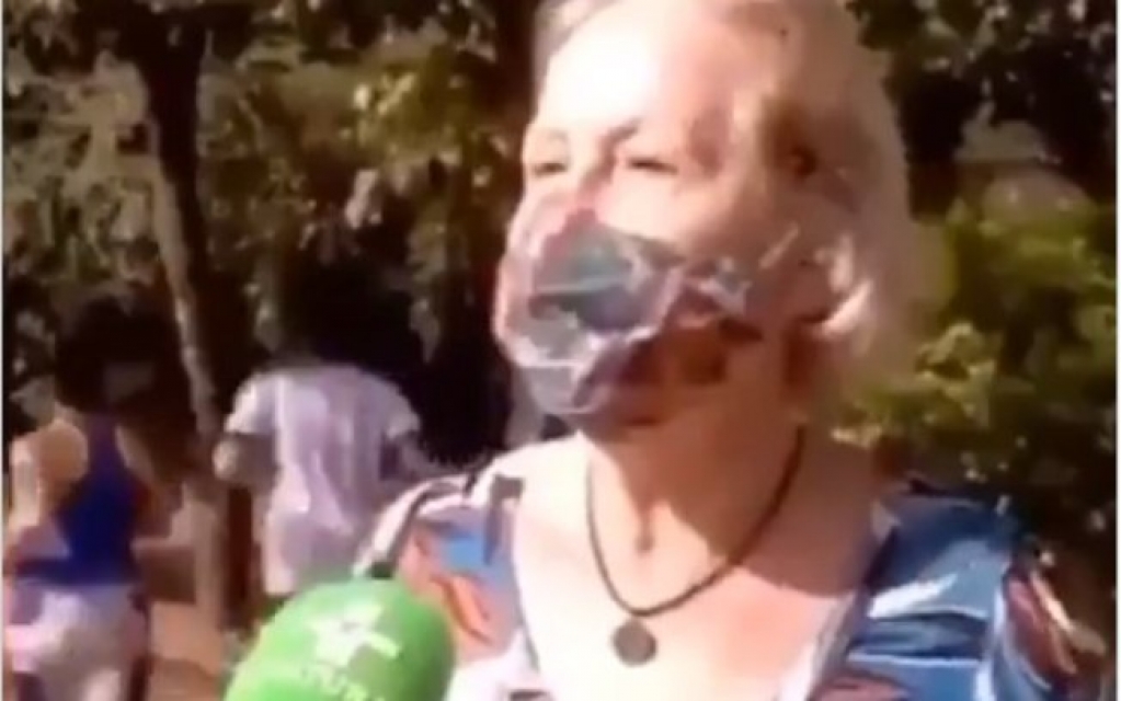 Senhora xinga pessoas que não usam máscara ao vivo: "Nasceram de chocadeira!"