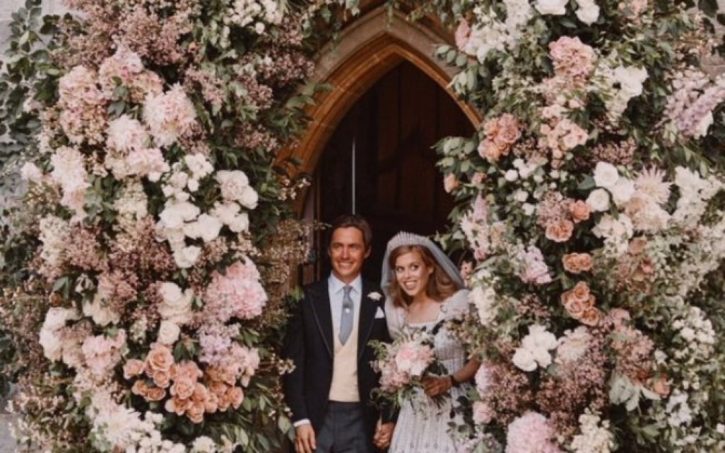 Família Real divulga 1ª foto do casamento secreto da Princesa Beatrice