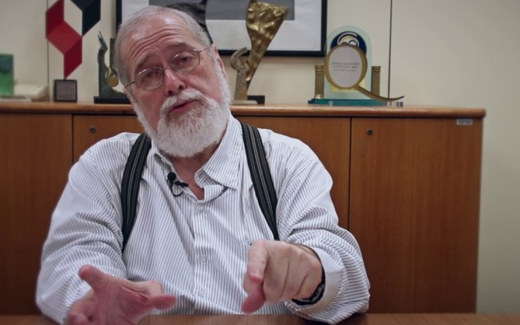 "Estamos voltando à velha normalidade, não ao novo normal", critica médico "Estamos voltando à velha normalidade, não ao novo normal", critica médico