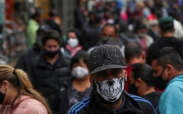 Esperar imunidade de rebanho "é absurdo e antiético", diz líder de estudo