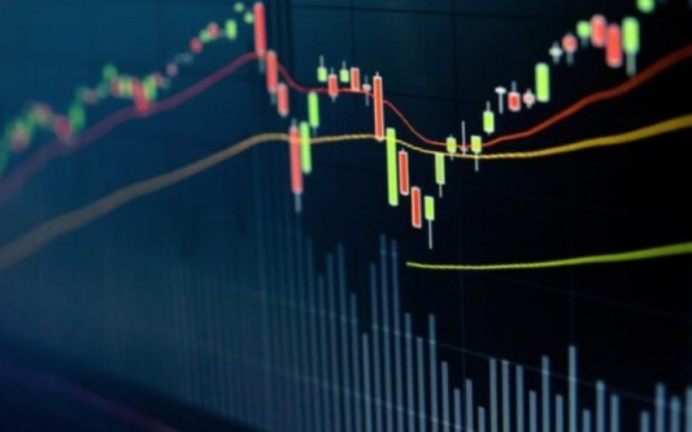 Ibovespa fecha acima dos 104 mil pontos pela primeira vez desde março