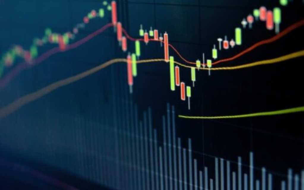 Ibovespa fecha acima dos 104 mil pontos pela primeira vez desde março