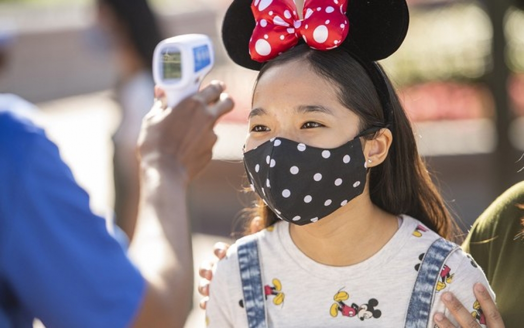 Sem foto com Mickey e todo mundo distante: O que eu vi na reabertura da Disney