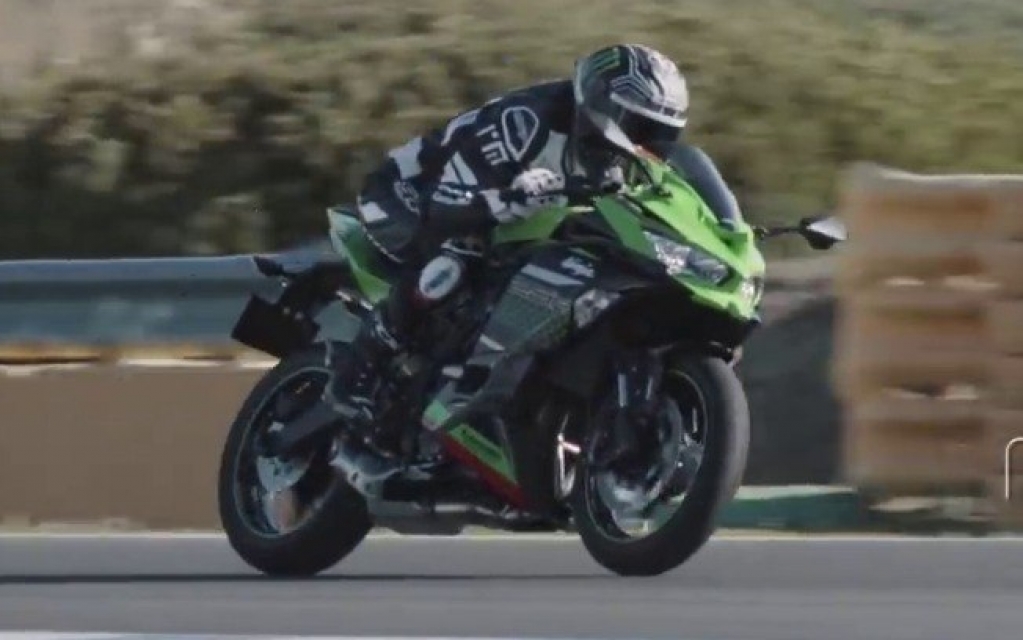 Kawasaki ZX-25 tem mais detalhes revelados em vídeo