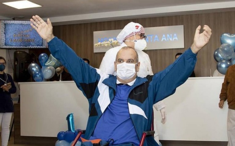 Aposentado vence luta contra a Covid após 103 dias internado
