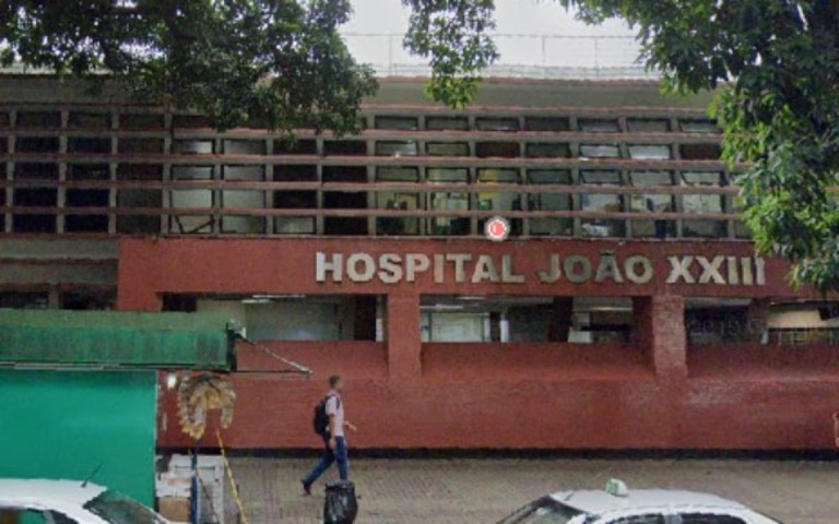 Após ser agredida, mulher esfaqueia e joga água quente no marido