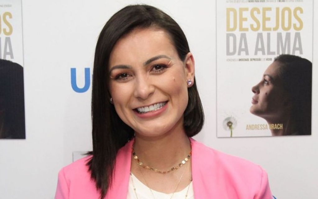 Andressa Urach revela quanto ganhava por programa e fala sobre vícios em drogas