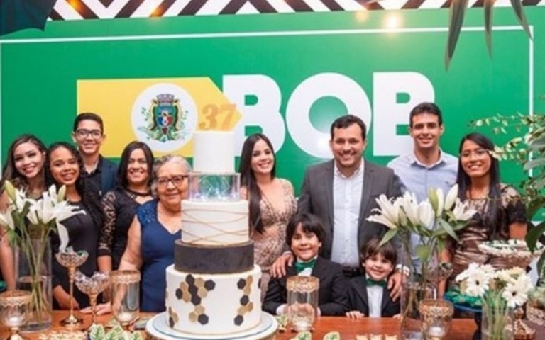 Presidente do PSL de Igarassu (PE) promove festa com show e aglomeração