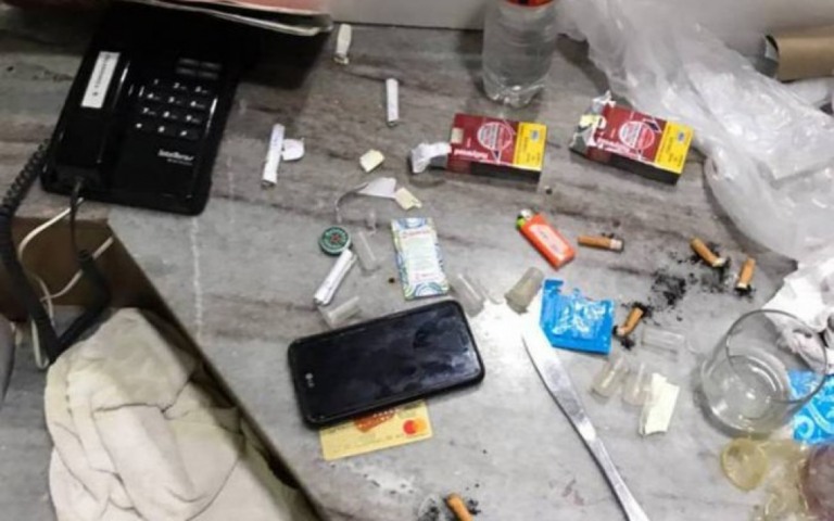 Polícia prende travestis que extorquiram bombeiro após programa