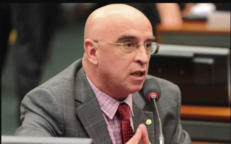 Deputado apresenta projeto para distribuição gratuita de cloroquina