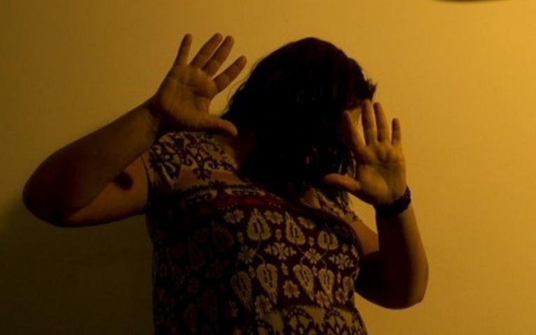 Depois de negar dinheiro, mãe é agredida pelo filho com pedaço de cano no Rio