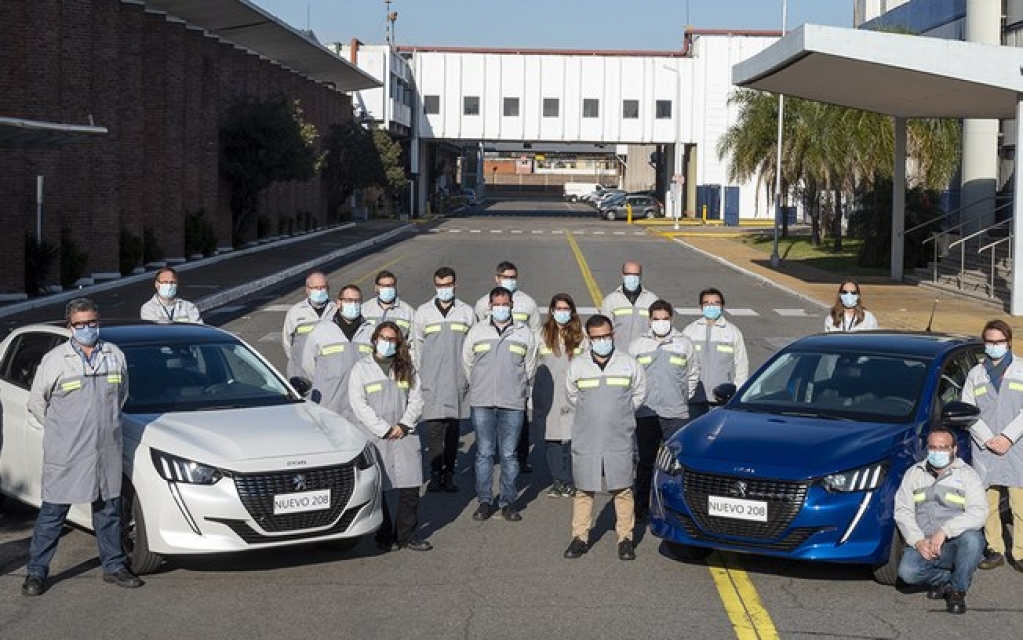 PSA inicia produção em série do novo Peugeot 208 na Argentina