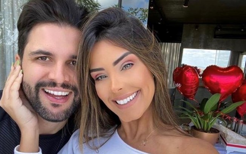 Ex-BBB Ivy comemora aniversário do marido em clima intimista