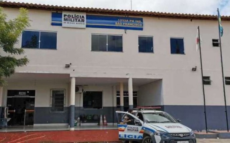 Homem testa positivo para Covid-19 e ameaça cuspir na equipe médica