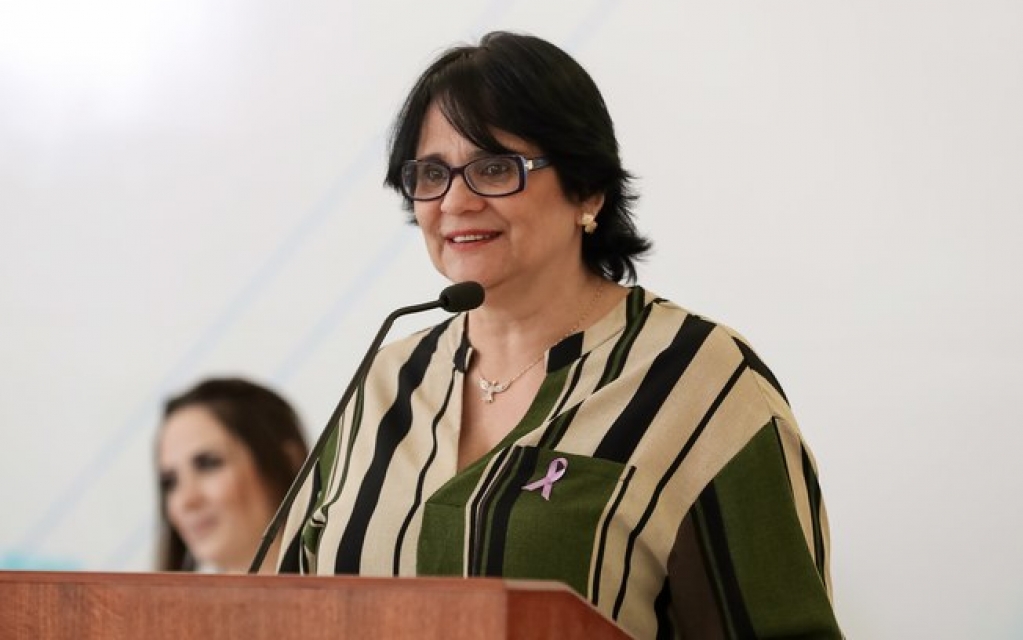 Damares distribuirá cartilha sobre como fortalecer casamento