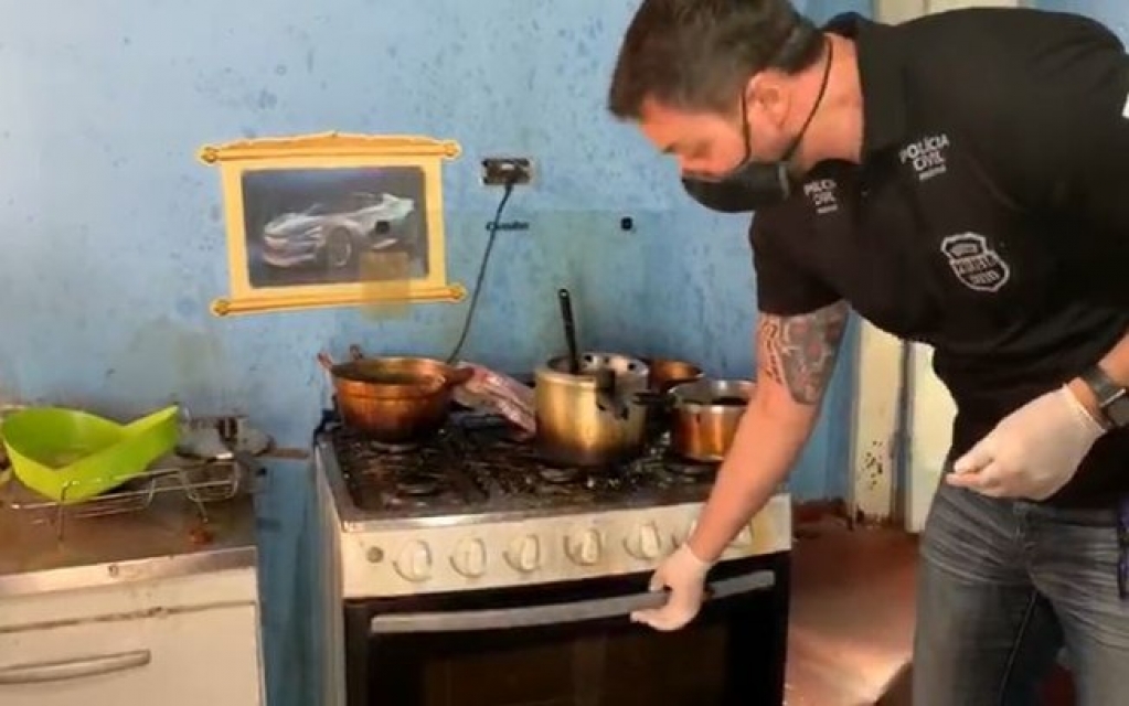 Homem que comeu cachorro no Paraná é preso após tentar subornar policiais Homem que comeu cachorro no Paraná é preso após tentar subornar policiais