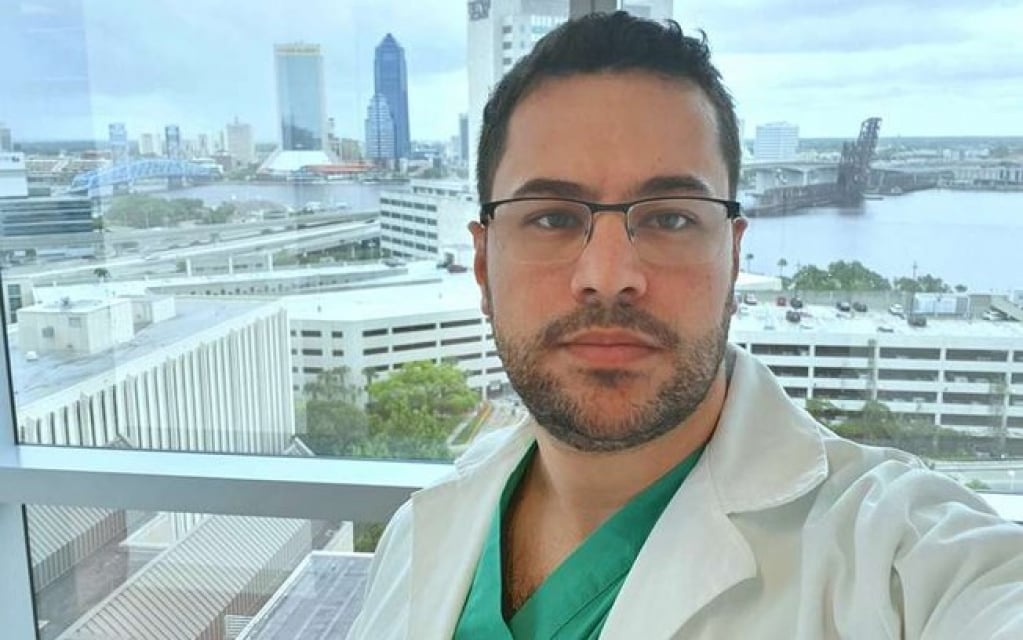 "Peguei Covid-19 fazendo o que amo", diz médico em post antes de morrer