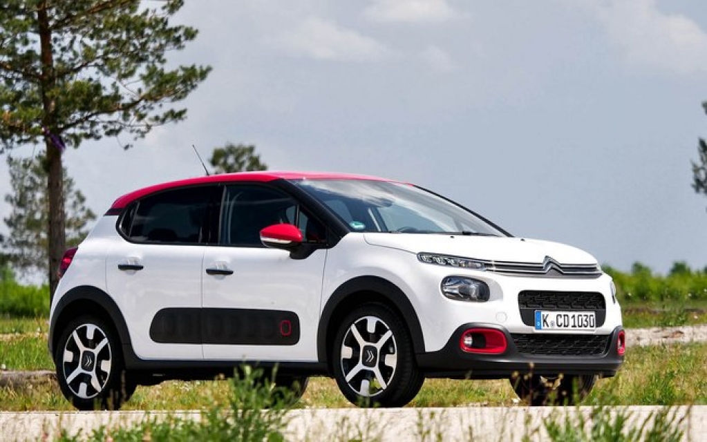 Lanterna misteriosa dá pistas do substituto do Citroën C3