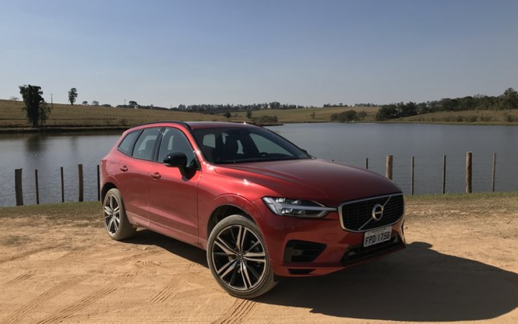 Volvo XC60 T8 Hybrid R-Design: um SUV eletrizante, à frente do seu tempo