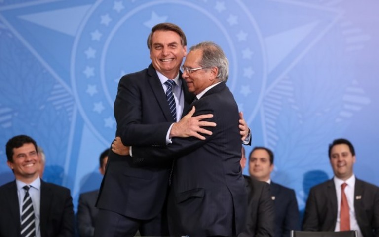 Bolsonaro sanciona MP que proíbe população de viajar durante pandemia