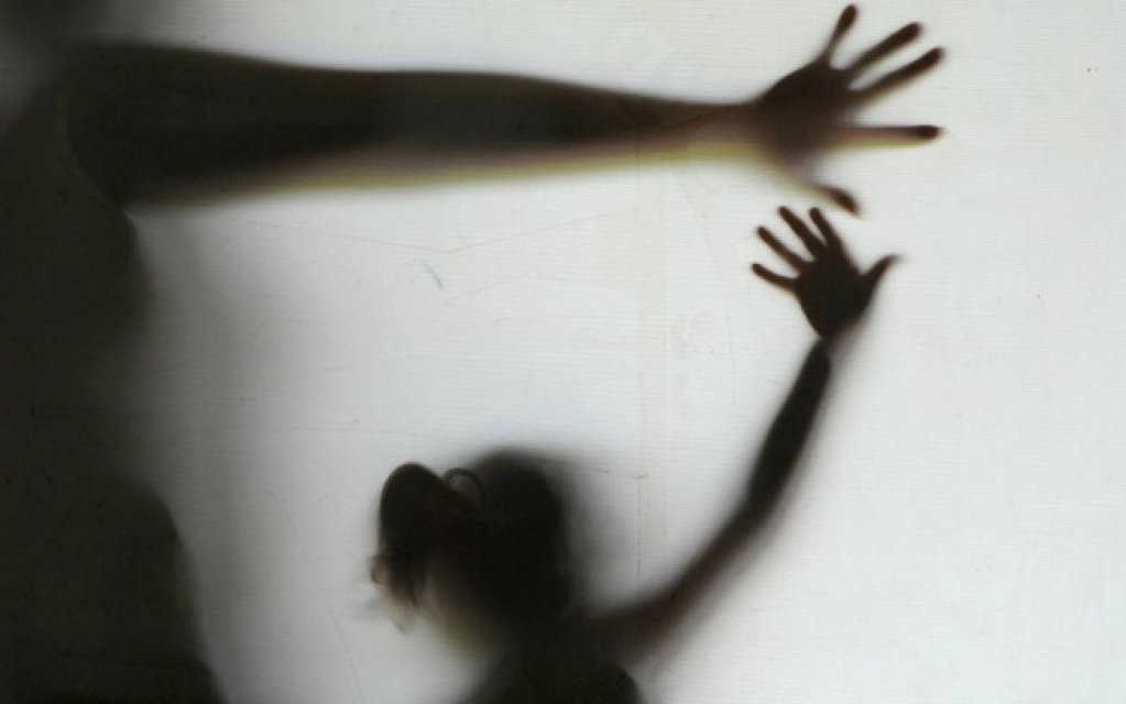 Polícia procura tio suspeito de estuprar e engravidar criança de 10 anos