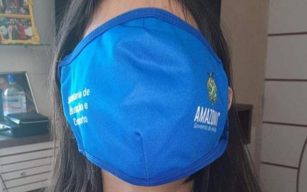 Máscara gigante distribuída para alunos do Amazonas vira meme na web; veja