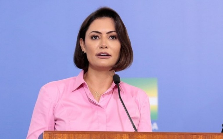 Michelle se pronuncia sobre morte da avó por Covid-19: "Dor para toda a família"