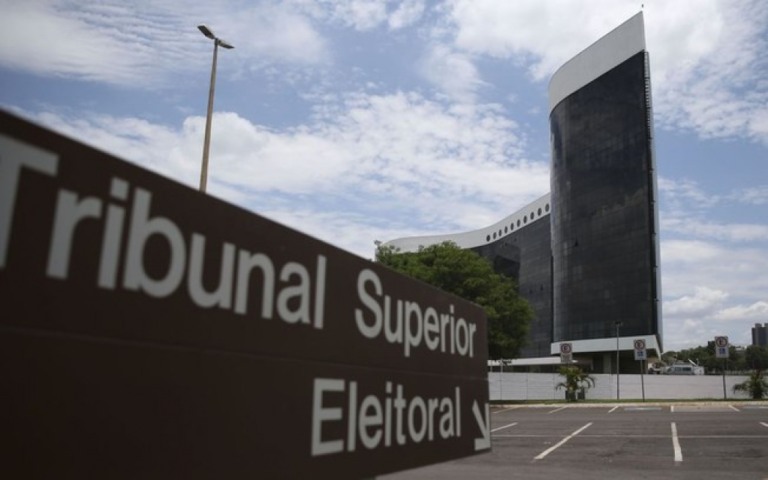 TSE adia decisão a respeito de tese sobre abuso de poder religioso