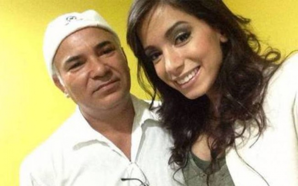 Anitta se afasta de seu pai de santo e o deixa magoado