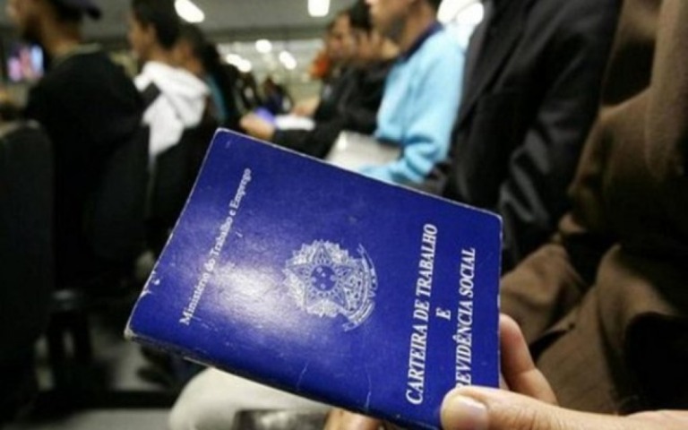 Número de desempregados cresce 31% em 4 meses, aponta IBGE