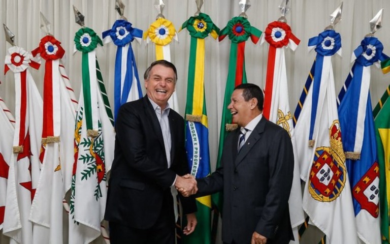 Auxílio emergencial deu popularidade a Bolsonaro, diz Mourão