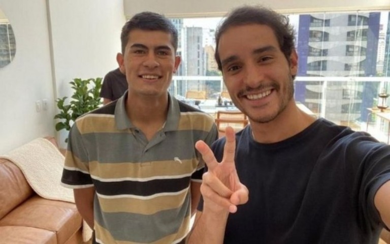 Entregador que foi alvo de racismo tem emprego novo; veja a história