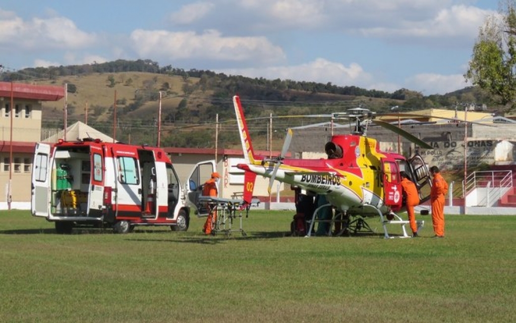 Bomba estoura na boca de menino de 8 anos em Minas Gerais Bomba estoura na boca de menino de 8 anos em Minas Gerais