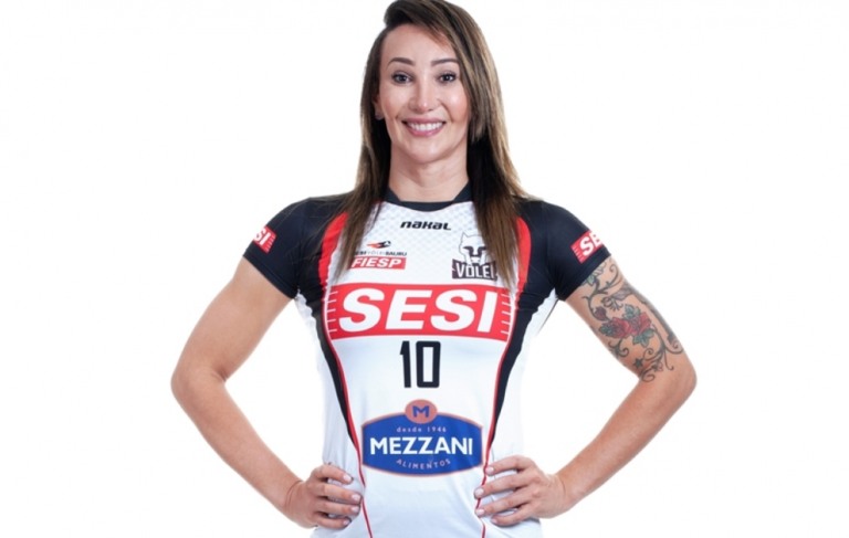 Tifanny renova com o Sesi Vôlei Bauru e fará quarta temporada na equipe
