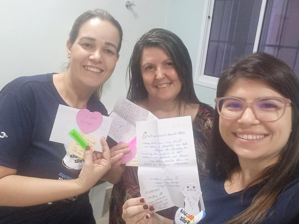 Cartas de estudantes motivam equipes de oncologia na Santa Casa de Marília