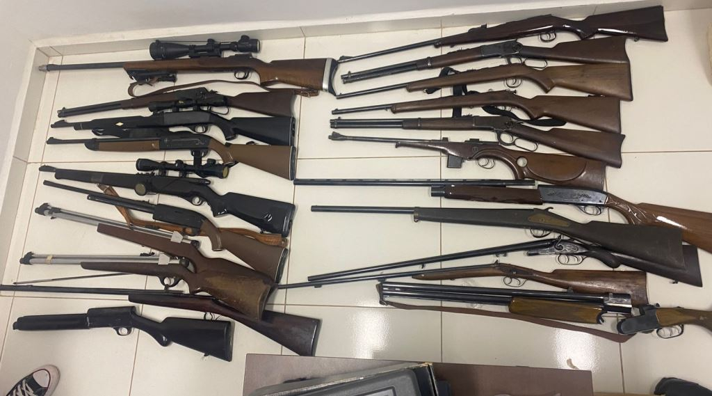 PM descobre arsenal durante caso de briga doméstica em Bastos; um preso