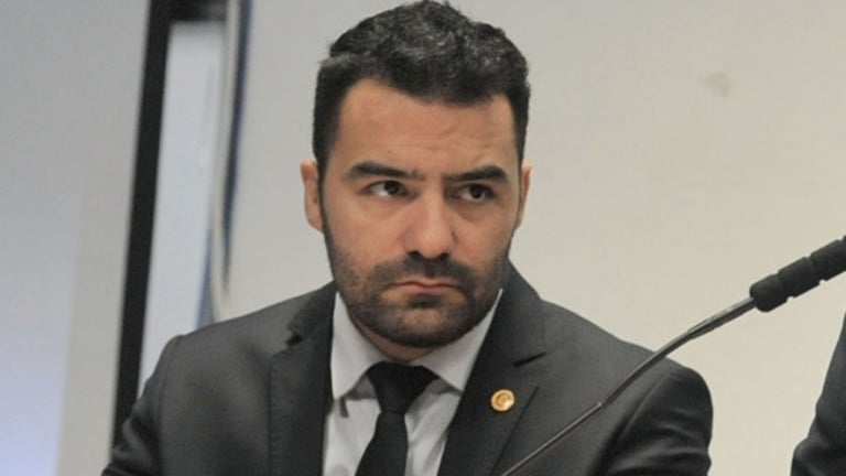 Arthur do Val acusa XP/Ipespe de excluir seu nome de pesquisa