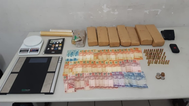 PM apreende drogas e detém suspeitos em dois bairros de Marília