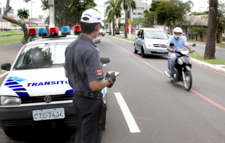 Mensagem sobre multas para motoristas sem máscaras é falsa; veja comunicado