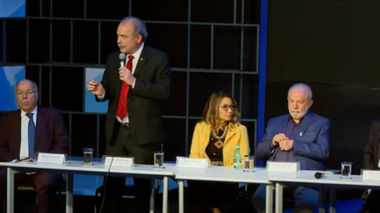 Aloizio Mercadante é anunciado como futuro presidente do BNDES