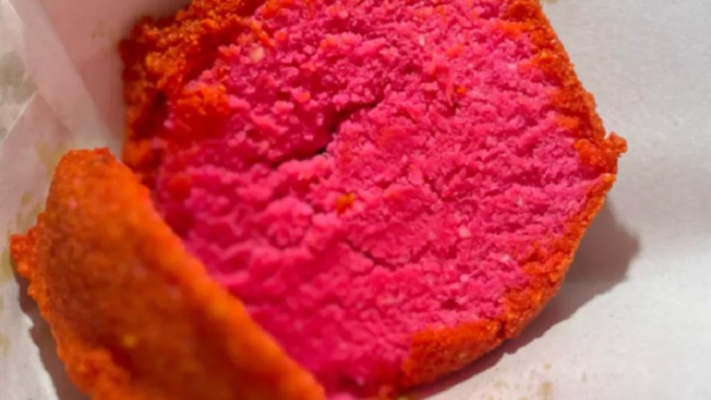 Reprodução/Instagram 19.07.2023 Drica informou que utilizou anilina comestível cor rosa sem sabor o que, segundo a vendedora, garantiu o sabor original do acarajé