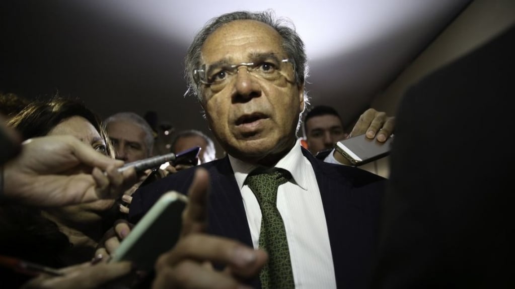 Câmara aprova convocação de Paulo Guedes para explicar offshore milionária