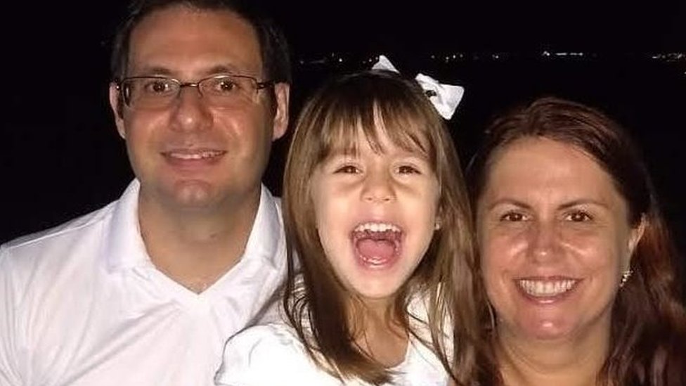 Líivia com os pais