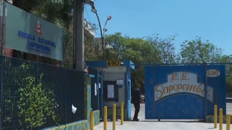 Um tiroteio ocorrido na manhã desta segunda-feira (23/10) na Escola Estadual Sapopemba, localizada na Zona Leste de São Paulo, deixou uma estudante morta e outros três alunos feridos. Um tiroteio oco