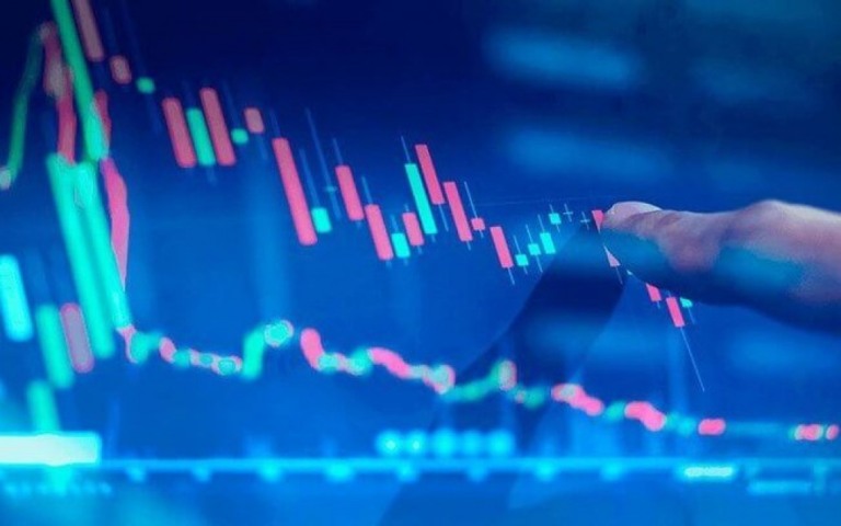 Três ações em alta que estão ganhando forças para subir ainda mais