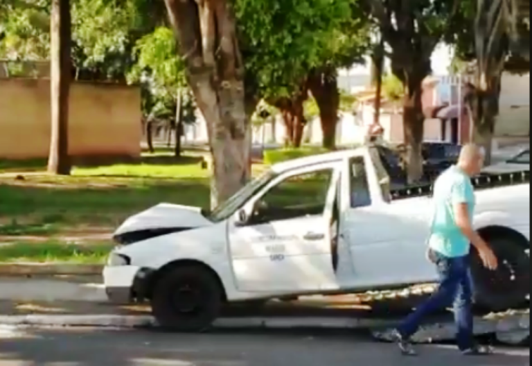 VÍDEO – Ex-detento furta e bate carro da Prefeitura de Garça