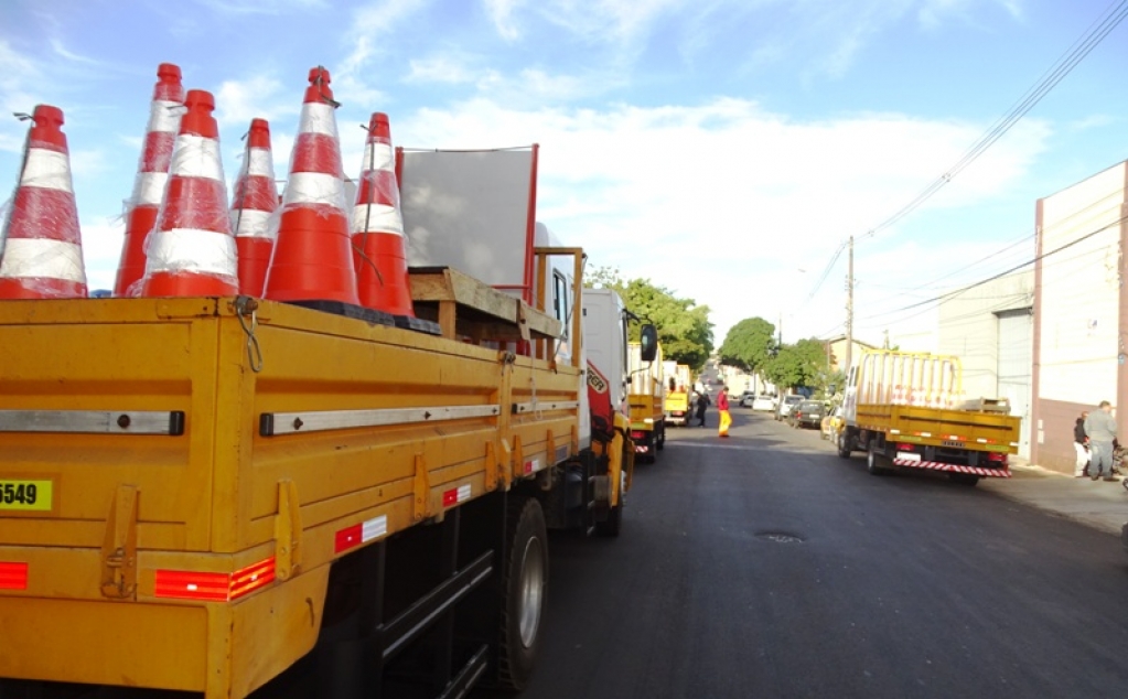 Concessionária da SP-333 recebe máquinas e marca obras em rodovia abandonada