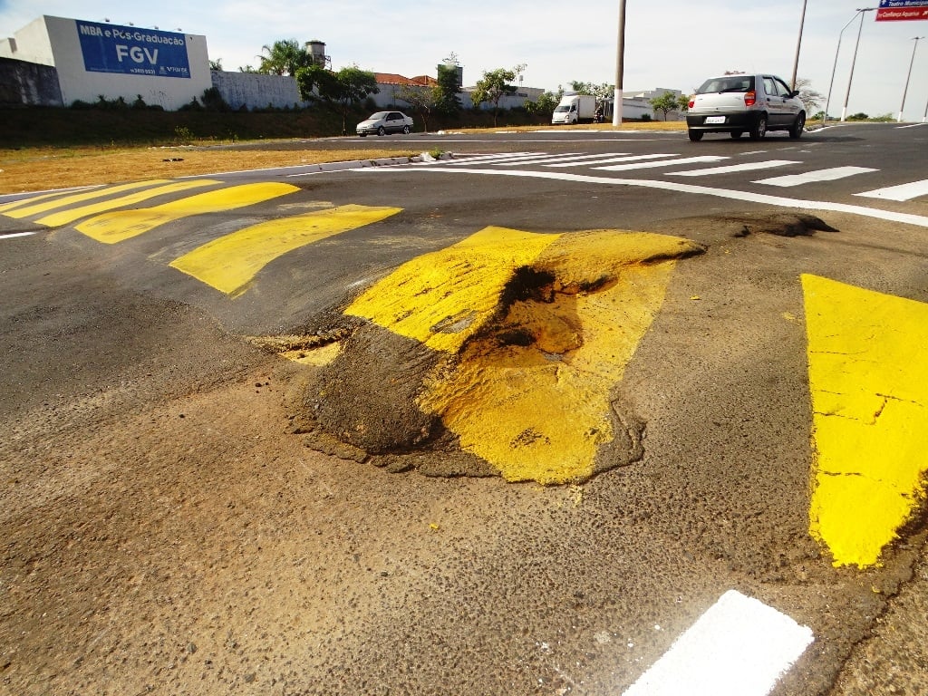 ‘Cartão de visitas’ ganha pintura e sinalização mas acumula pontos de riscos