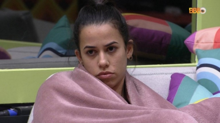 'BBB 22': Larissa foge de quarto para não presenciar sexo