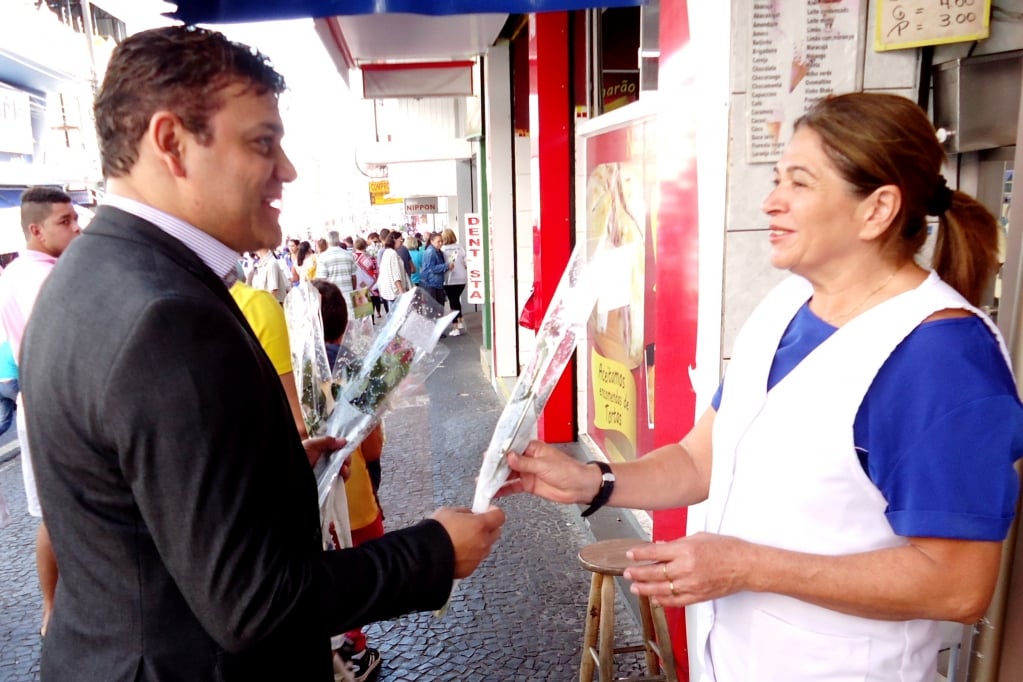 Acim vai distribuir rosas para mães em ruas de Marília